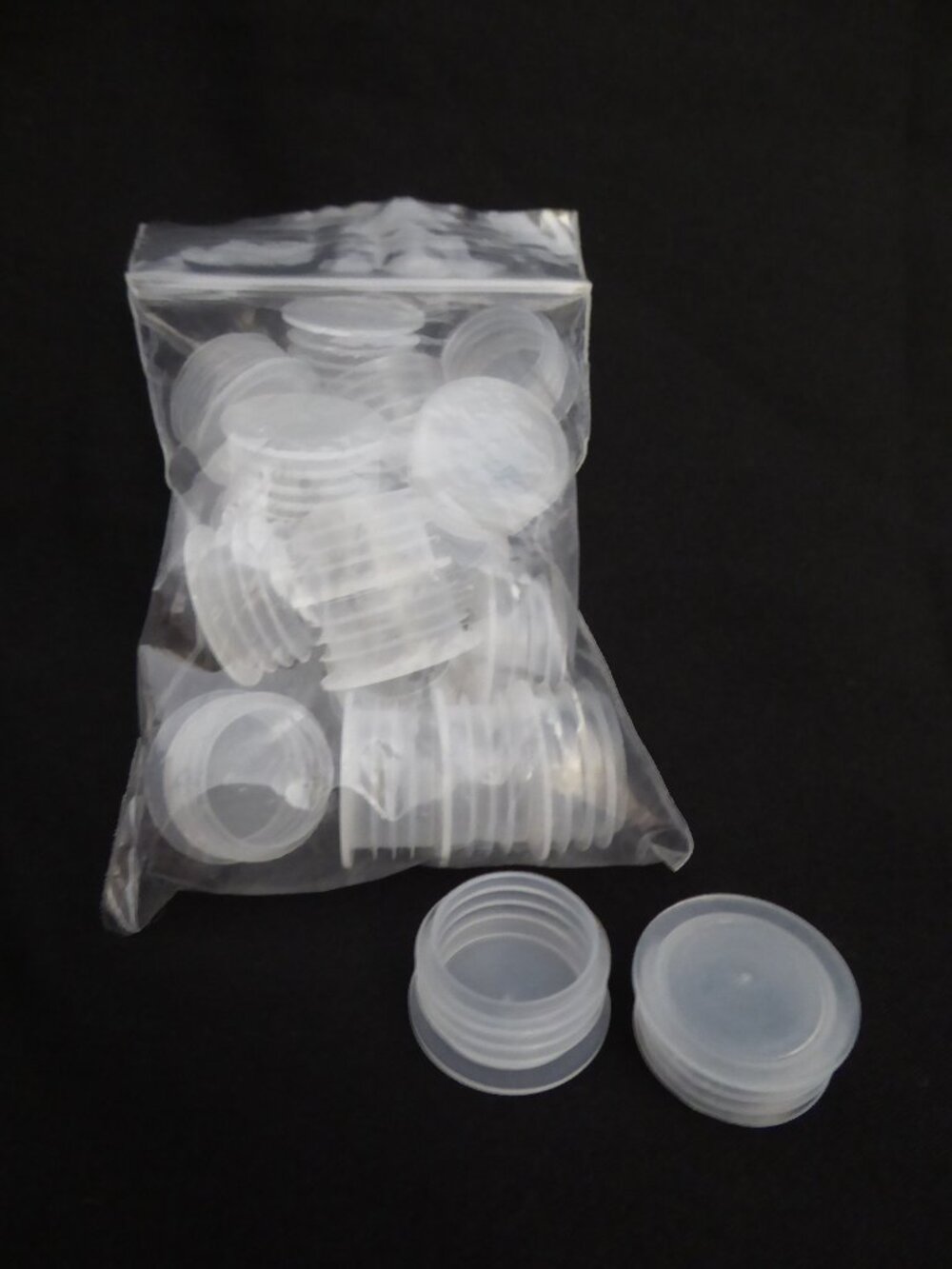 NEW 9/16”(.5625) SALT & PEPPER SHAKER PLASTIC STOPPERS PLUGS REPLACEMENTS 20 QTY